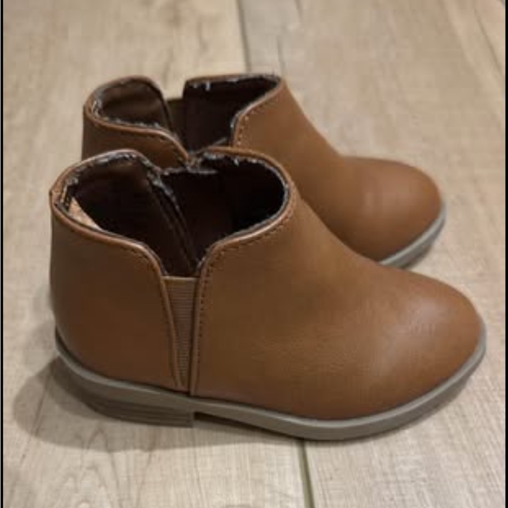 Old Navy Tan Kids Boots Size Toddler 6